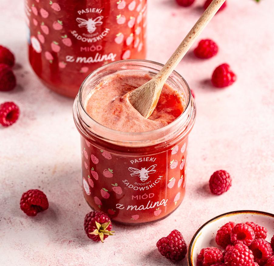 Creamy pink multiflower honey with freeze-dried raspberries and smooth texture
